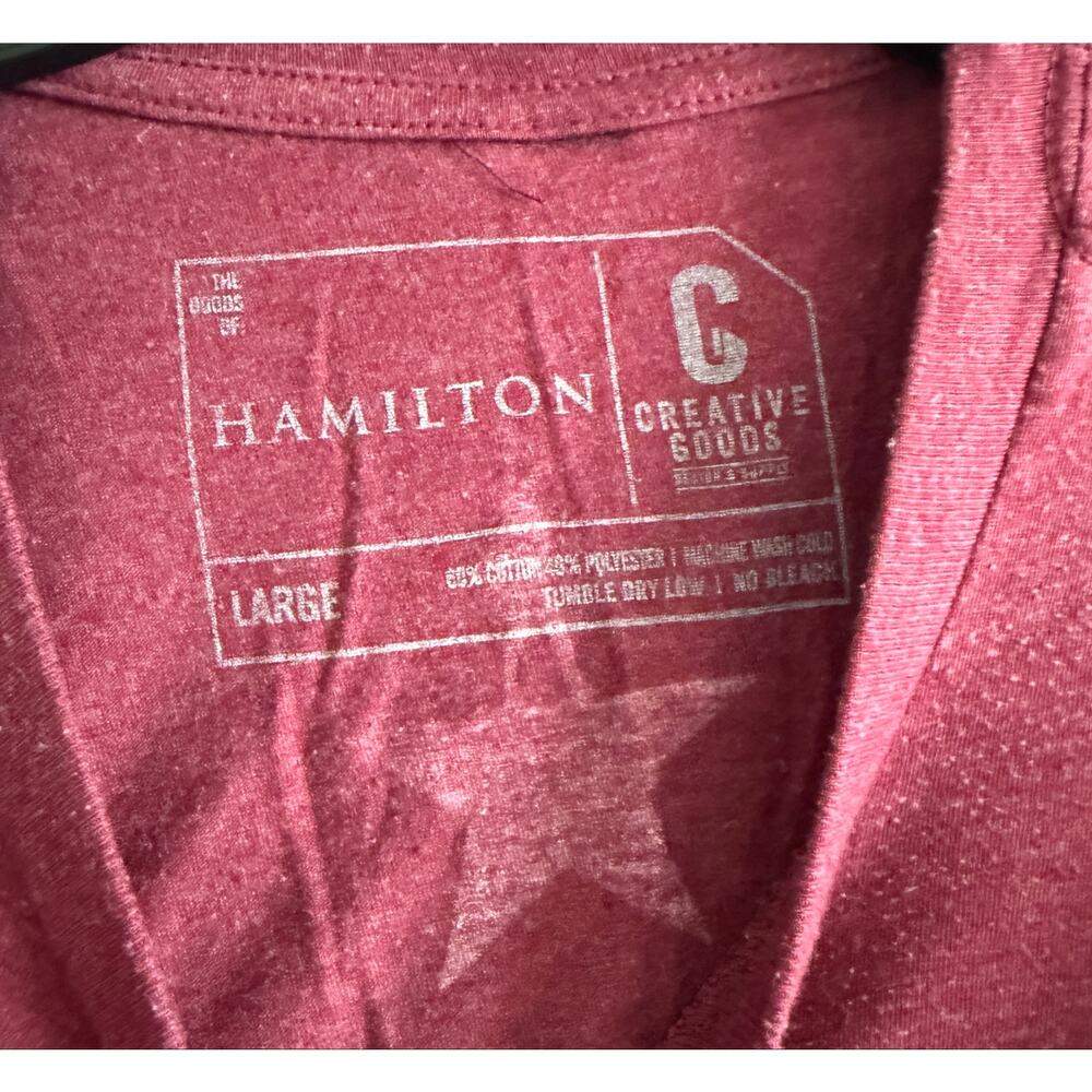 Hamilton Broadway t-shirt Size Large Red Burgundy Young Scrappy & Hungry - Picture 3 of 3